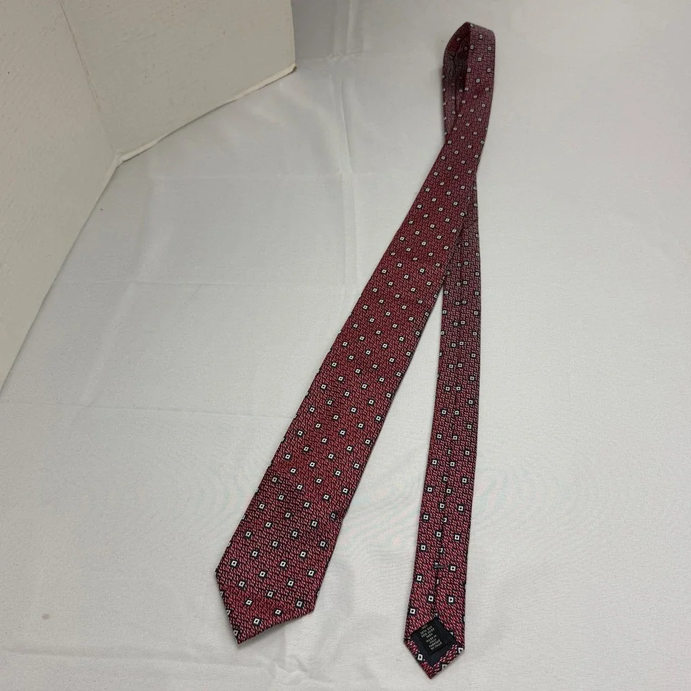 Ermenegildo Zegna Silk Tie 59 x3.25 Red Navy Blue Geometric Square Made in Italy